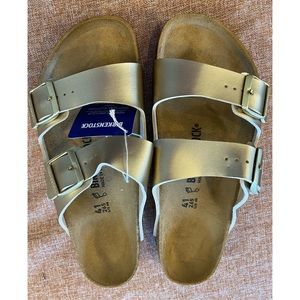 NWT Birkenstock Arizona sandal Regular fit Euro 41, US ladies 10 Gold Leather